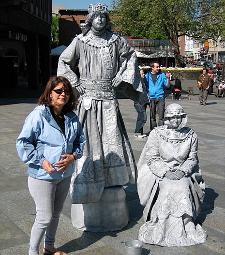 living human statues human statues
