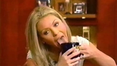 kelly_ripa_nip_slip Kelly Ripa is annoying